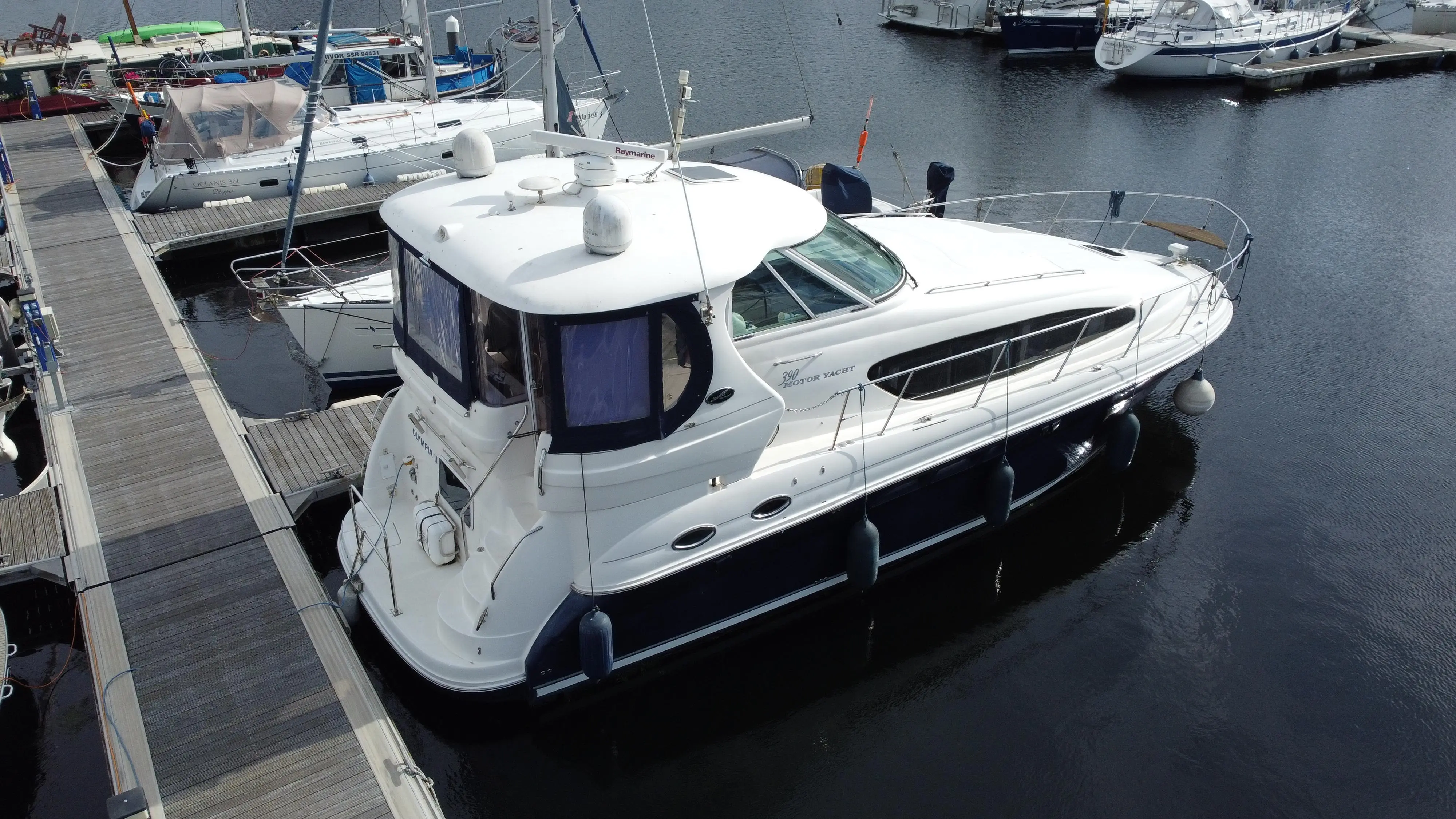 2005 Sea Ray 390 motor yacht