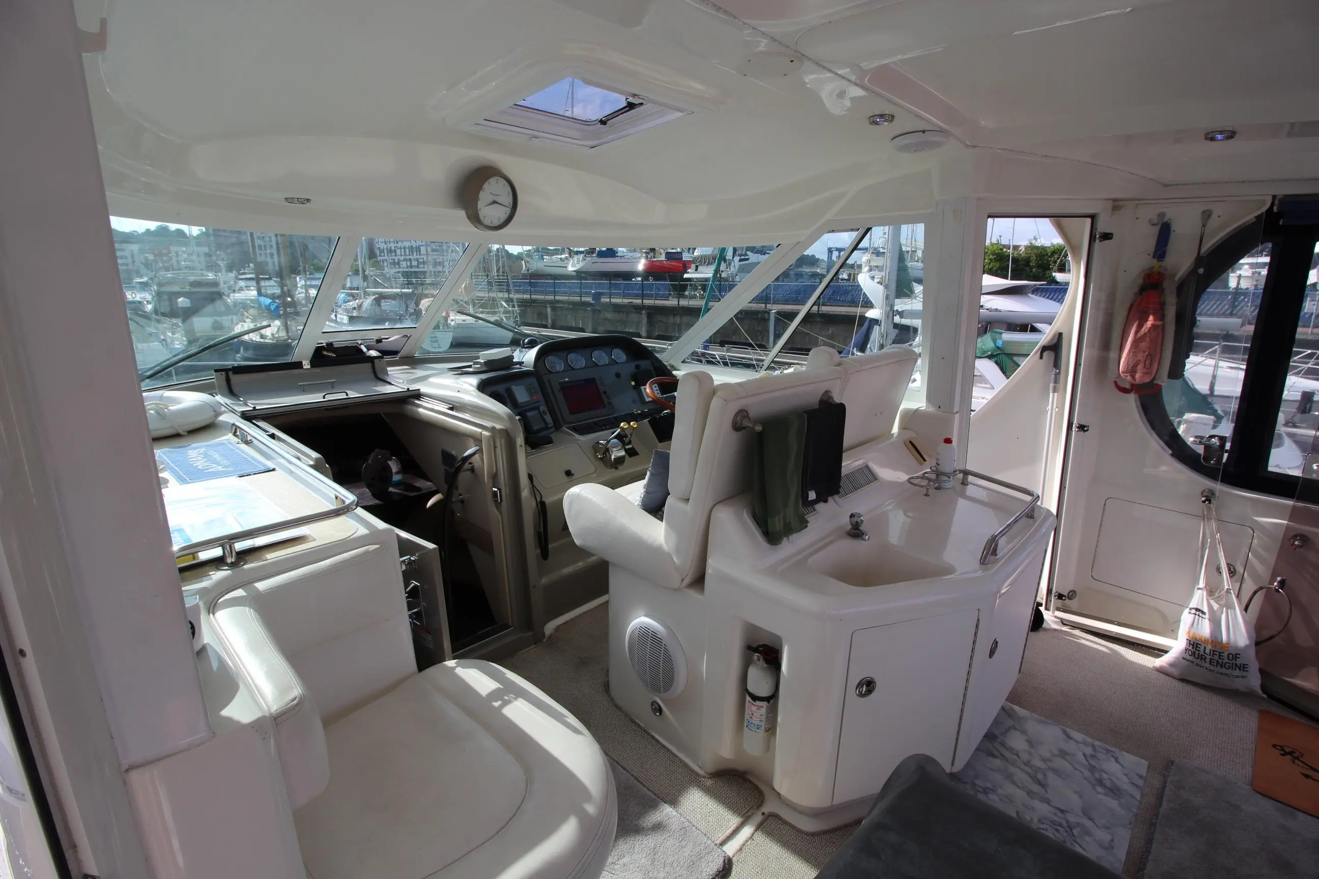 2005 Sea Ray 390 motor yacht