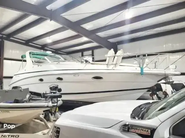 Chris-Craft 320 Express cruiser