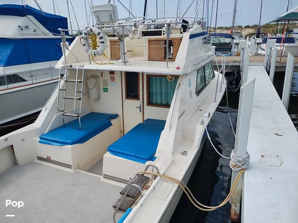 1983 Hatteras 32 flybridge sportfish