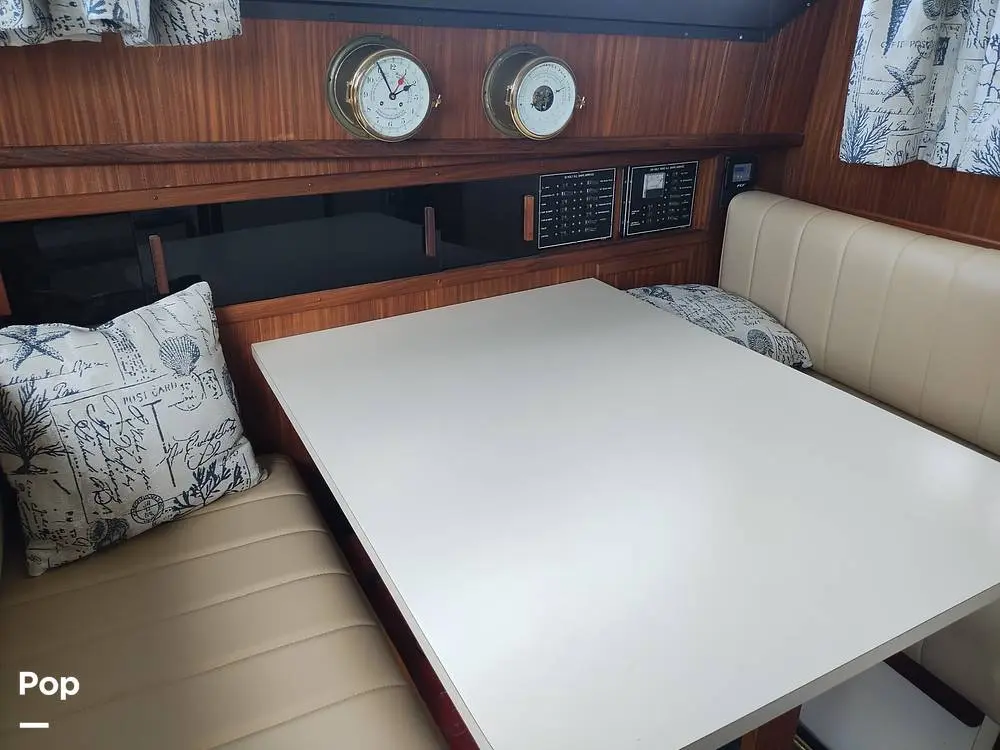 1983 Hatteras 32 flybridge sportfish