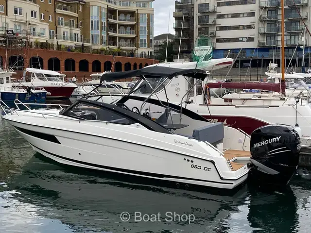 Parker Boats 690 DC