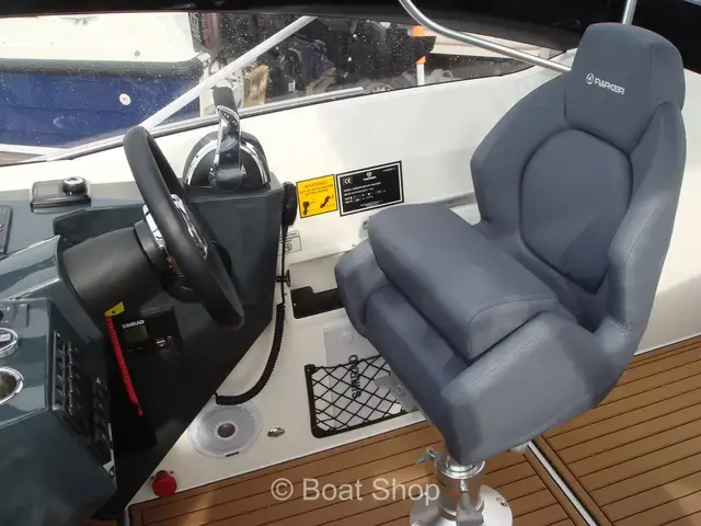 Parker Boats 690 DC