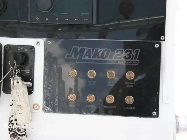 Mako 231 Center Console