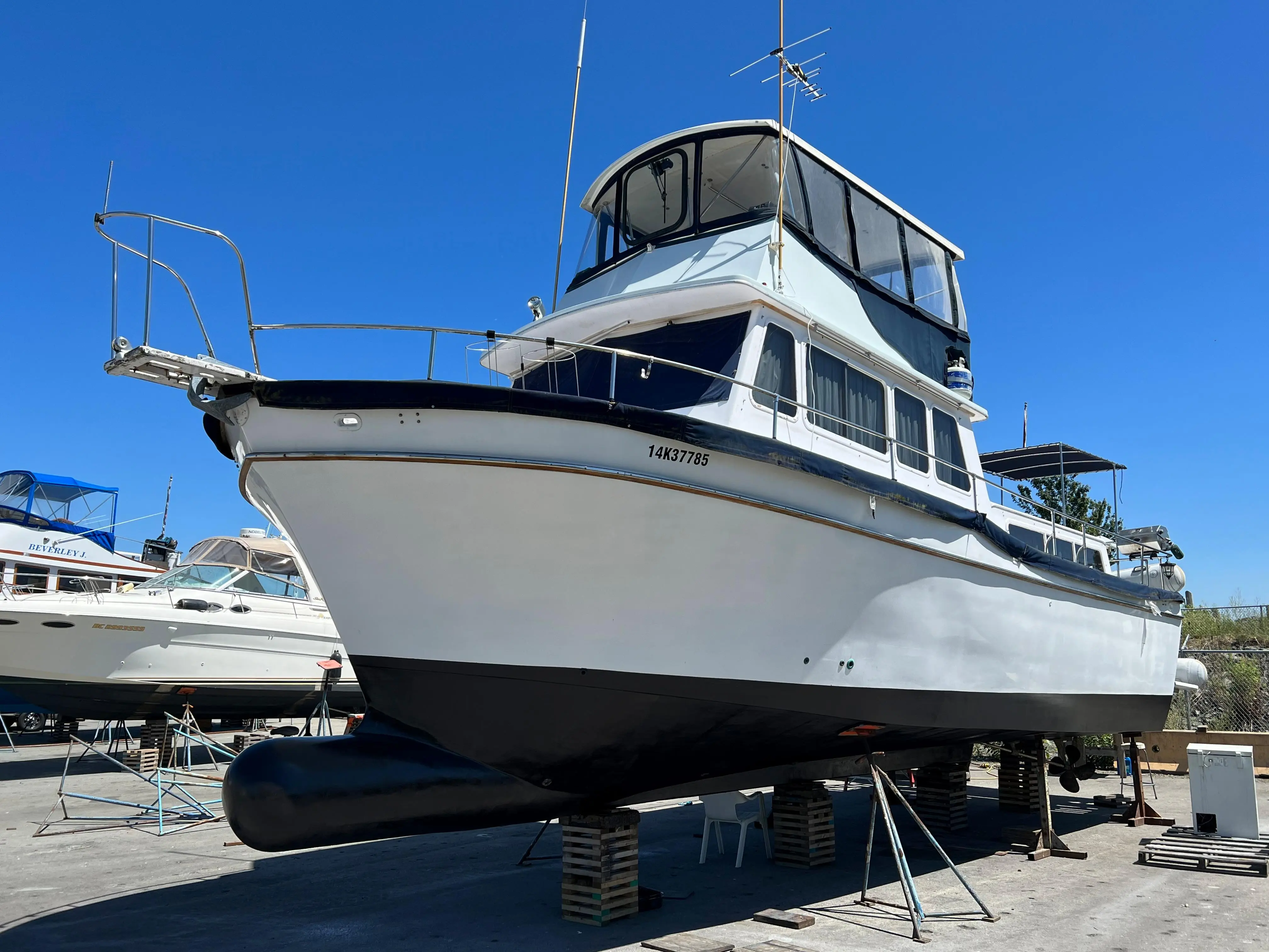 1976 Californian 38 motor yacht