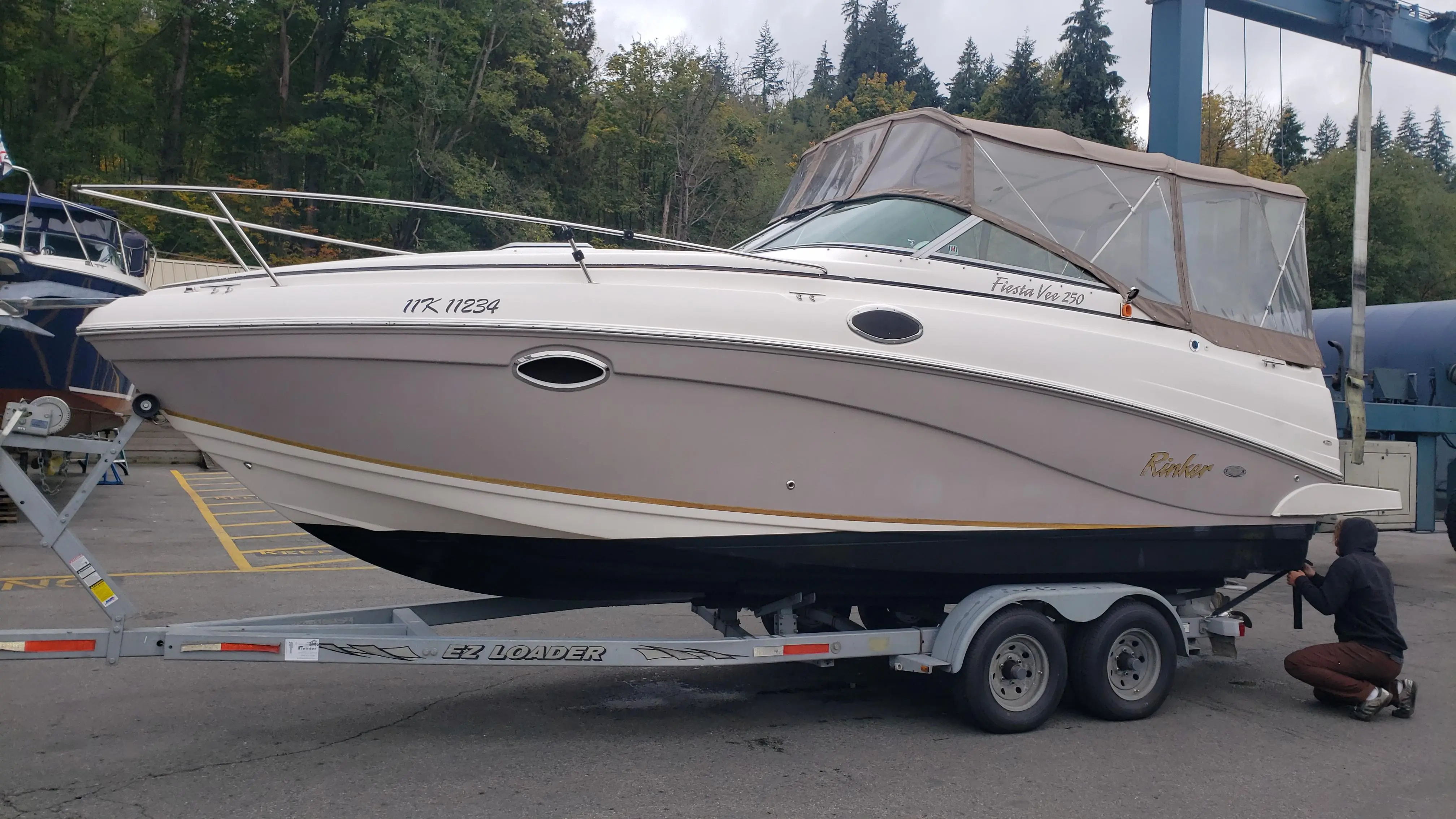 2005 Rinker 250 fiesta vee with trailer