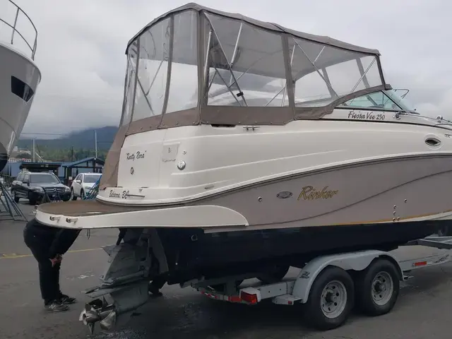 Rinker 250 Fiesta Vee with Trailer