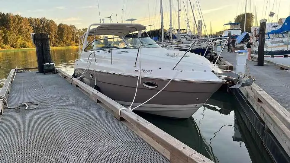 2007 Rinker 300 express cruiser