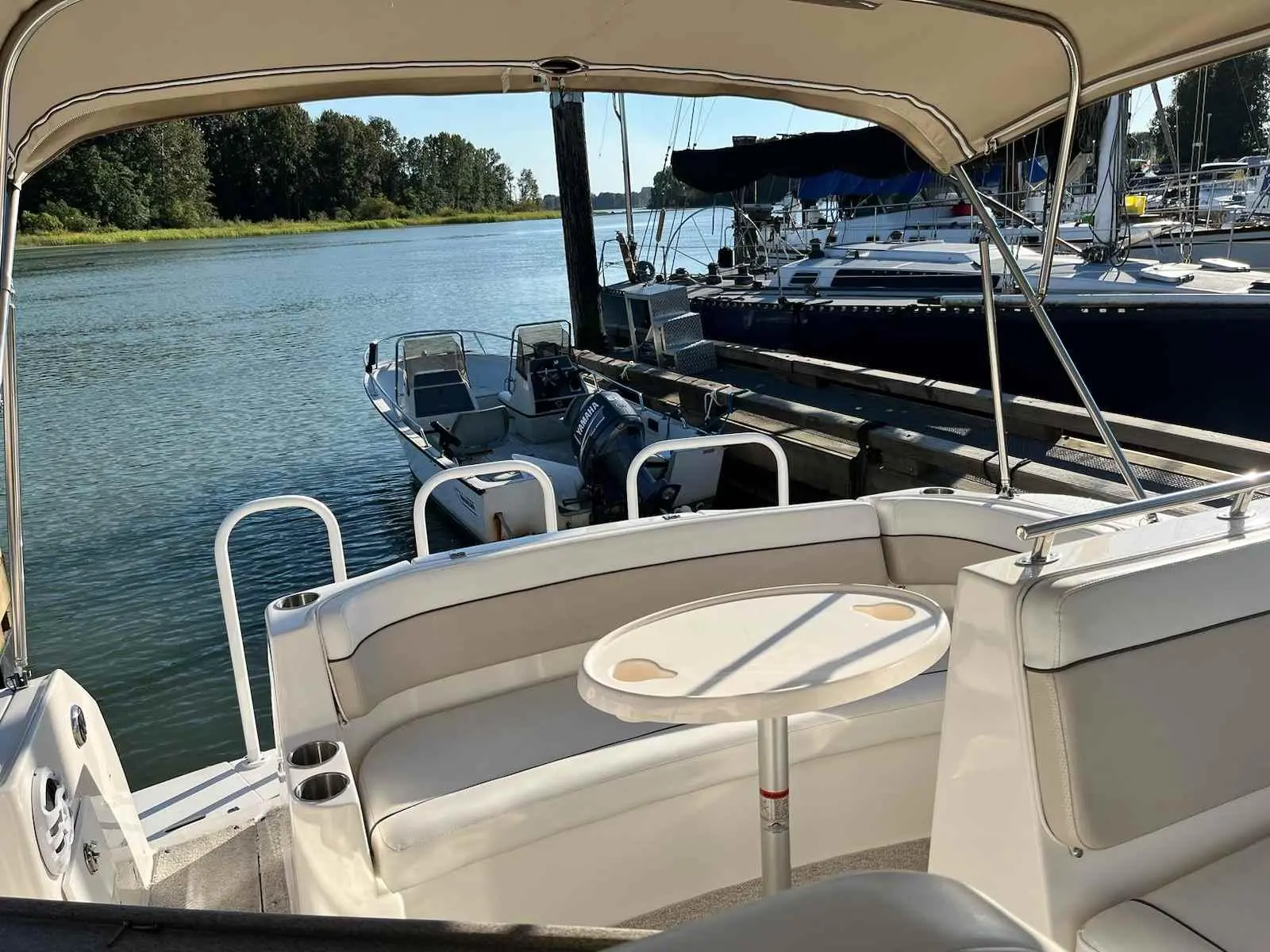 2007 Rinker 300 express cruiser