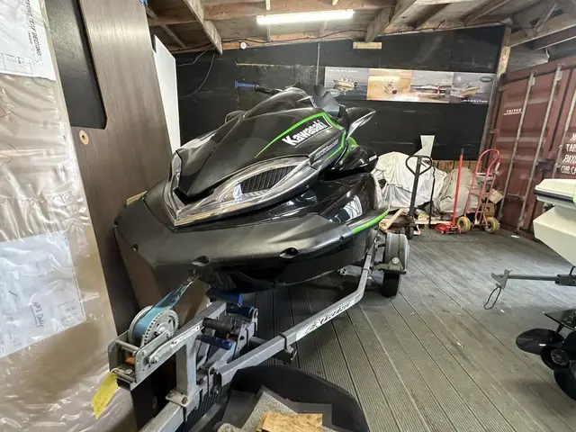 Kawasaki 310 LX jetski