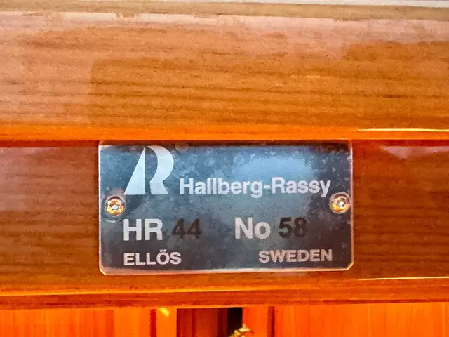 Hallberg-Rassy 44