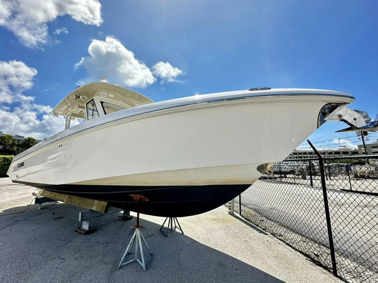 2018 Everglades Boats 335 cc