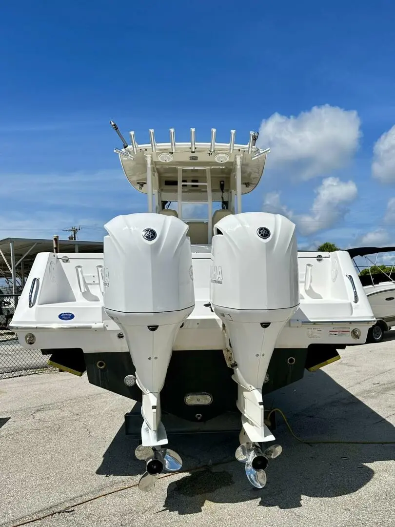 2018 Everglades Boats 335 cc