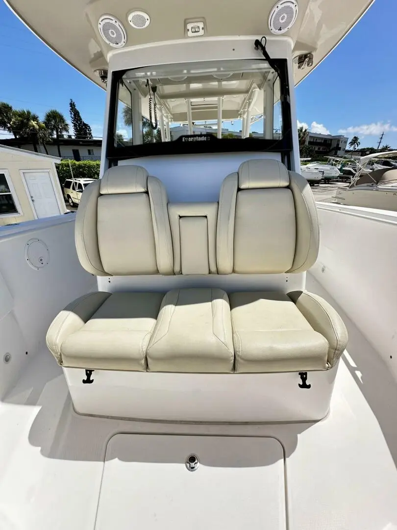 2018 Everglades Boats 335 cc