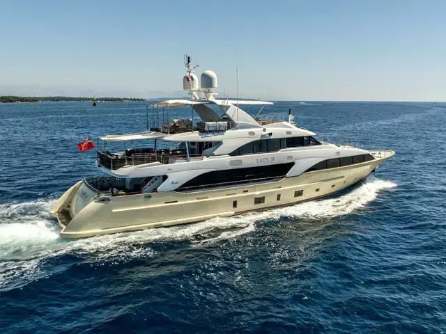 Benetti Classic 121