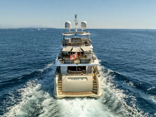 Benetti Classic 121