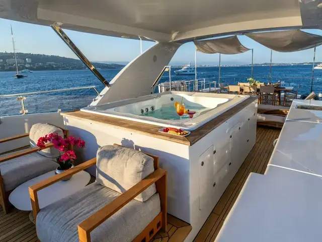 Benetti Classic 121