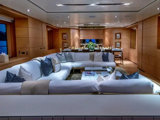 Benetti Classic 121