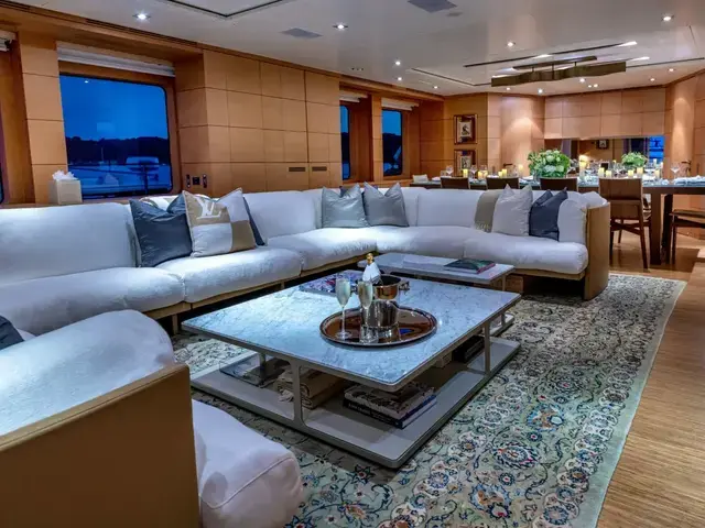 Benetti Classic 121