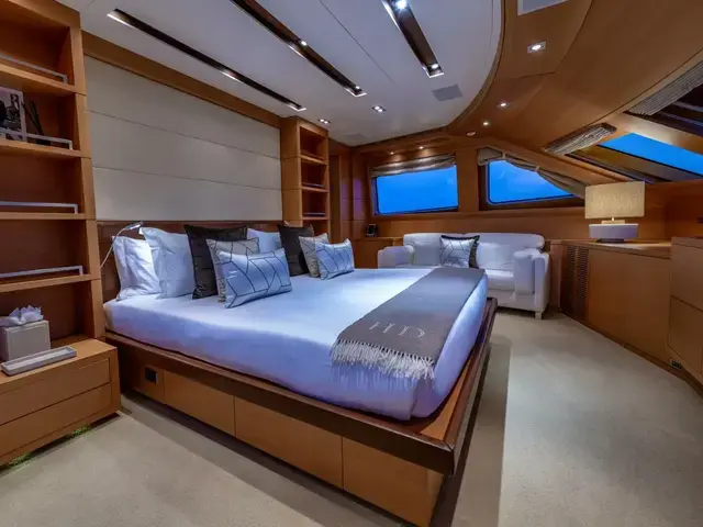 Benetti Classic 121