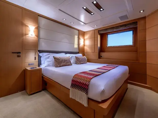 Benetti Classic 121