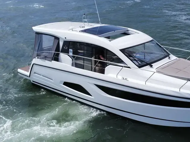 Sealine C390