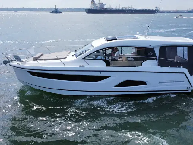 Sealine C390