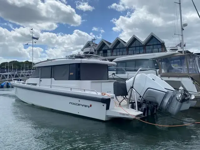 Axopar 37 Sports Cabin