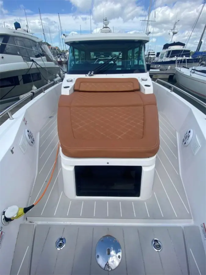 2019 Axopar 37 sport cabin