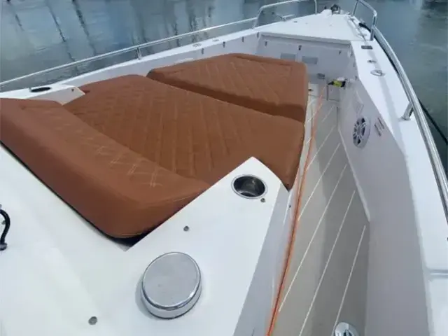 Axopar 37 Sports Cabin