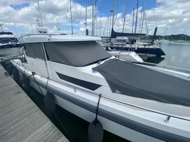 Axopar 37 Sports Cabin