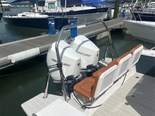 Axopar 37 Sports Cabin