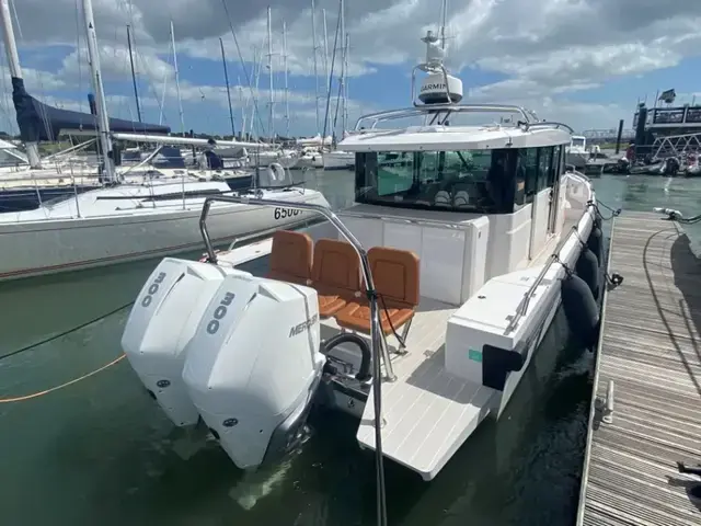 Axopar 37 Sports Cabin