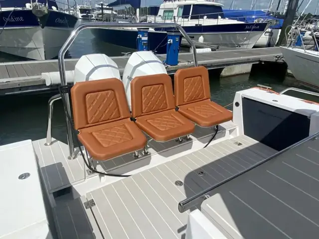 Axopar 37 Sports Cabin