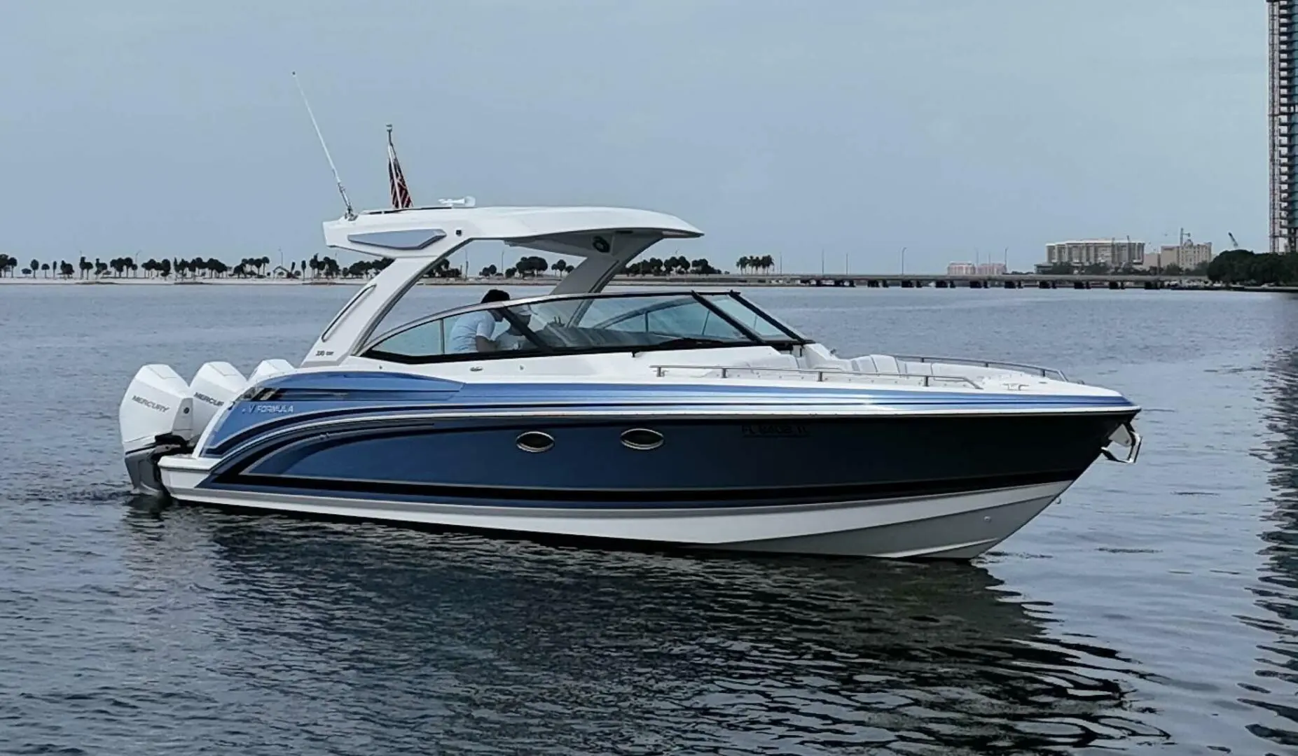 2023 Formula 330 crossover bowrider ob