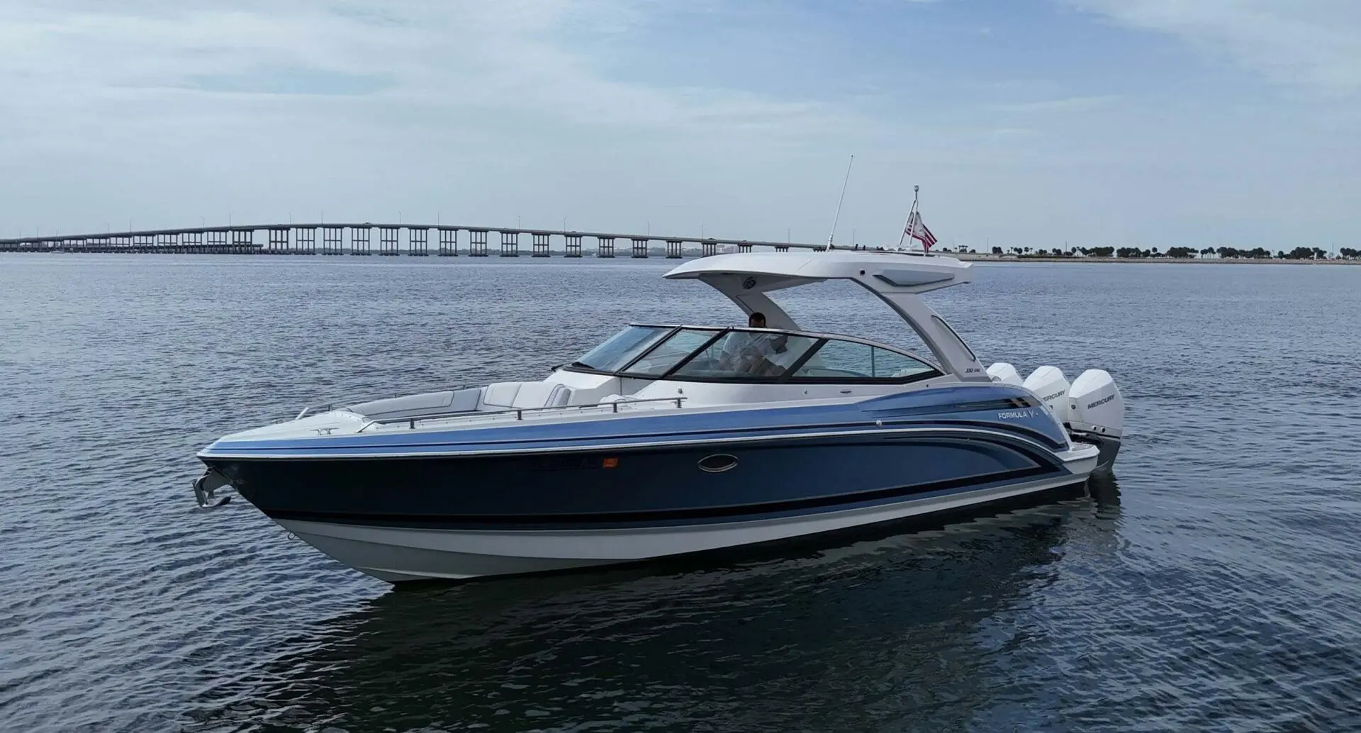 2023 Formula 330 crossover bowrider ob