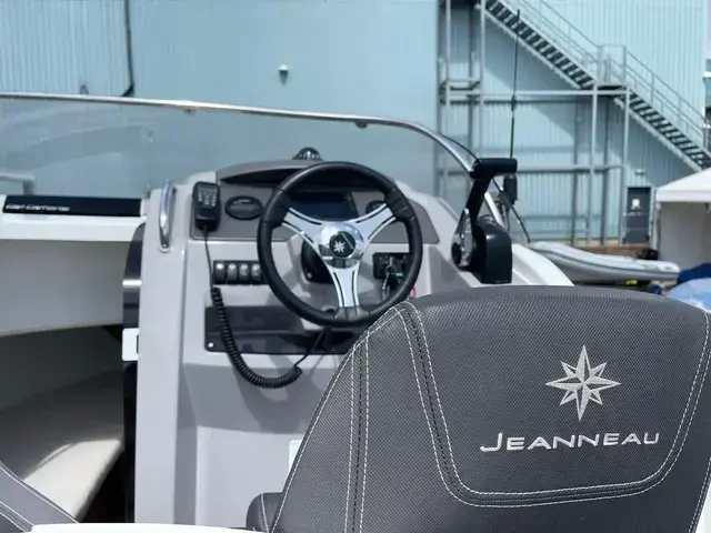 Jeanneau Cap Camarat 6.5 WA Series 2