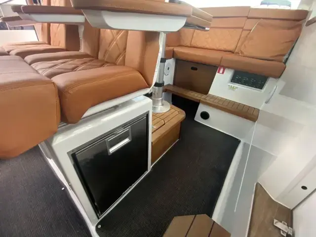 Axopar 37 Sports Cabin