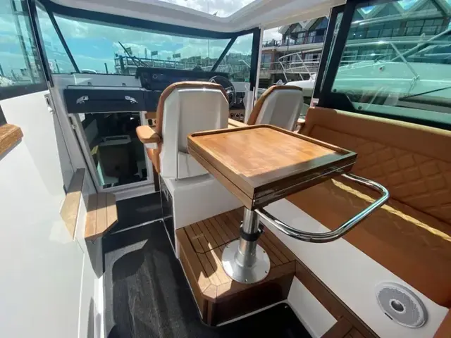 Axopar 37 Sports Cabin