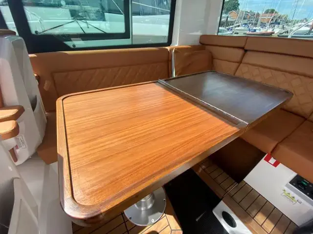 Axopar 37 Sports Cabin