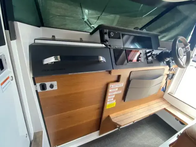 Axopar 37 Sports Cabin