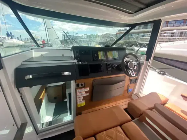 Axopar 37 Sports Cabin