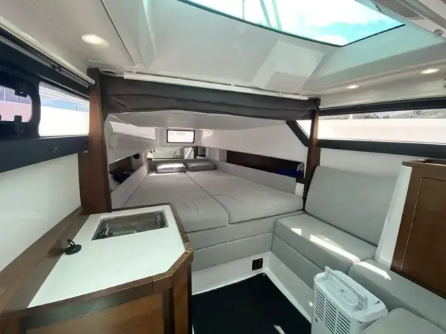 Axopar 37 Sports Cabin