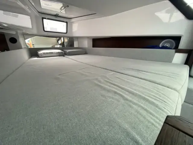 Axopar 37 Sports Cabin