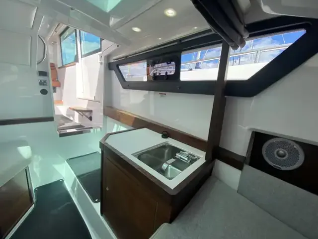 Axopar 37 Sports Cabin