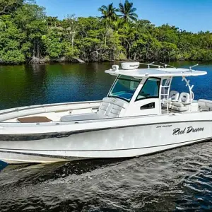 2014 Boston Whaler 300 Outrage