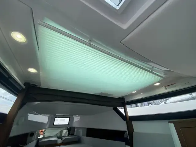 Axopar 37 Sports Cabin