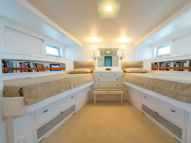 Trumpy Fantail Houseboat