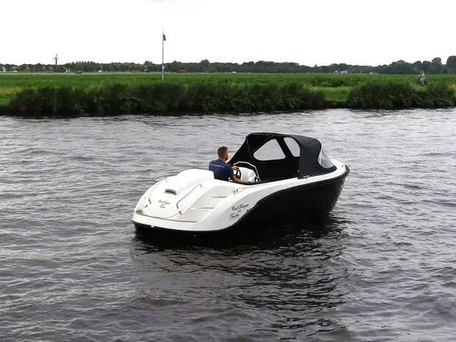 Oud Huijzer 580 tender