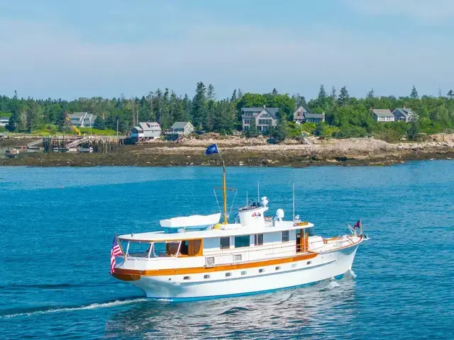 Trumpy Fantail Houseboat